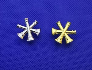 3x Three Bugle Shirt Collar Dogs